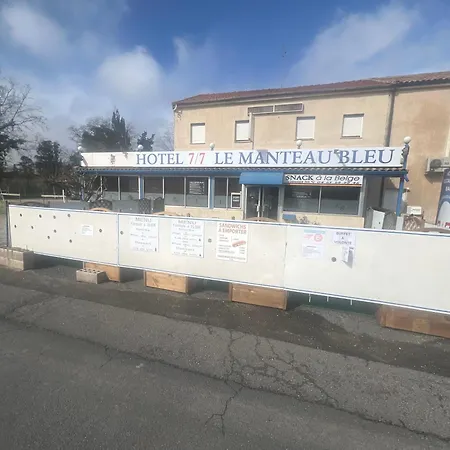 Le Manteau Bleu *